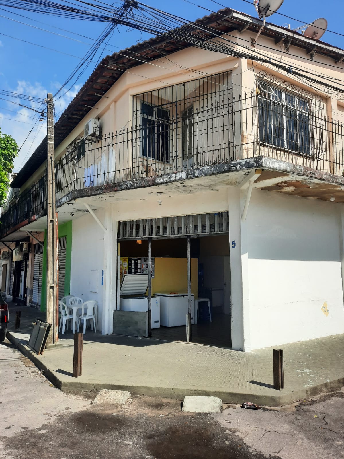 Fachada do prédio misto no Parque Araxá